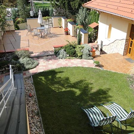 Janus Apartman Sárvár Buitenkant foto