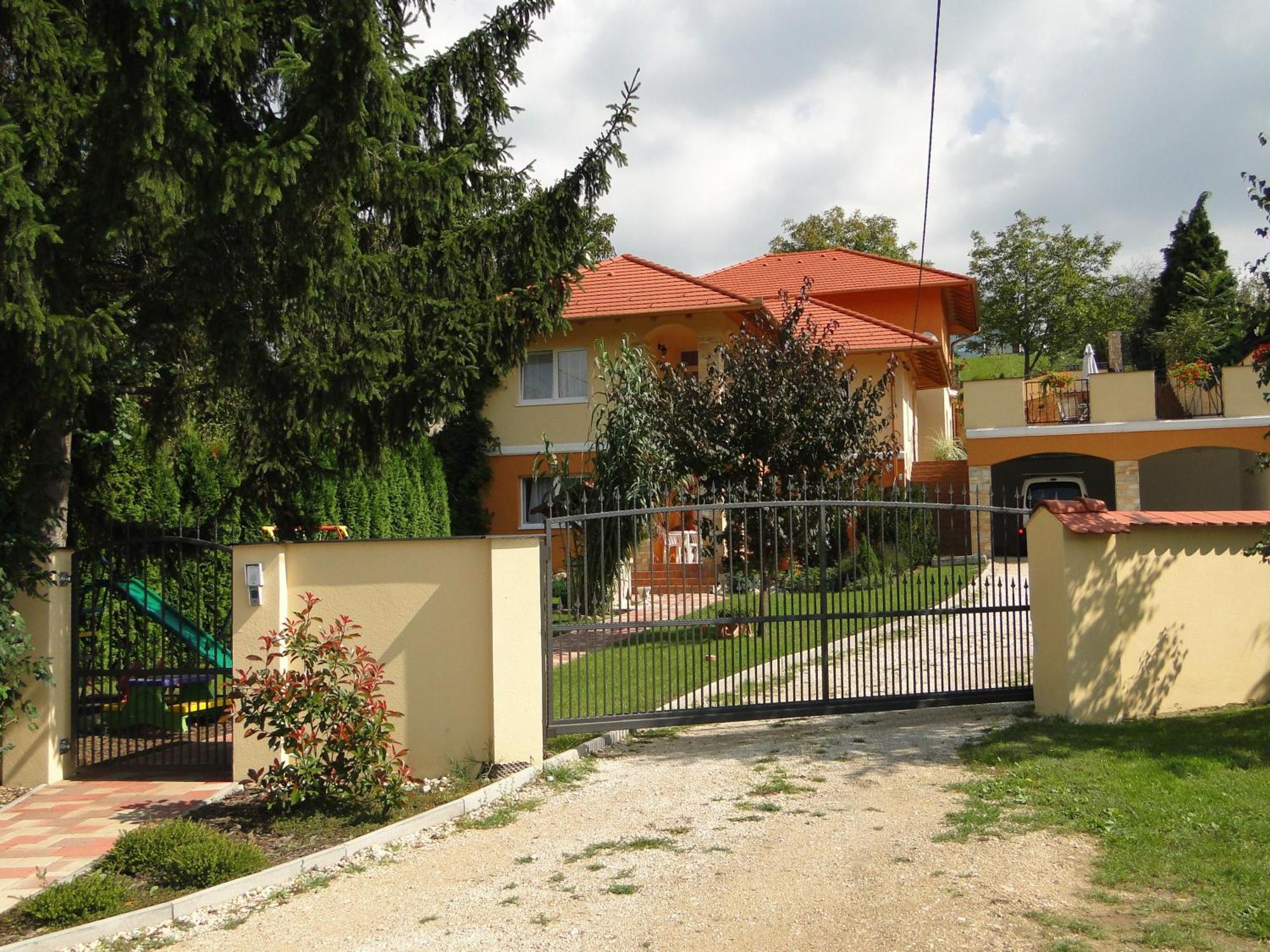 Janus Apartman Sárvár Buitenkant foto